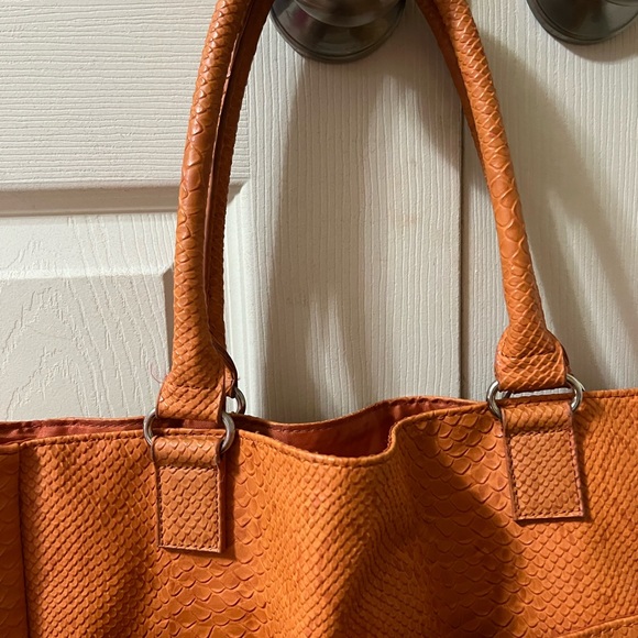 Neiman Marcus tote bag with snap closure and two big front pockets - Picture 2 of 8